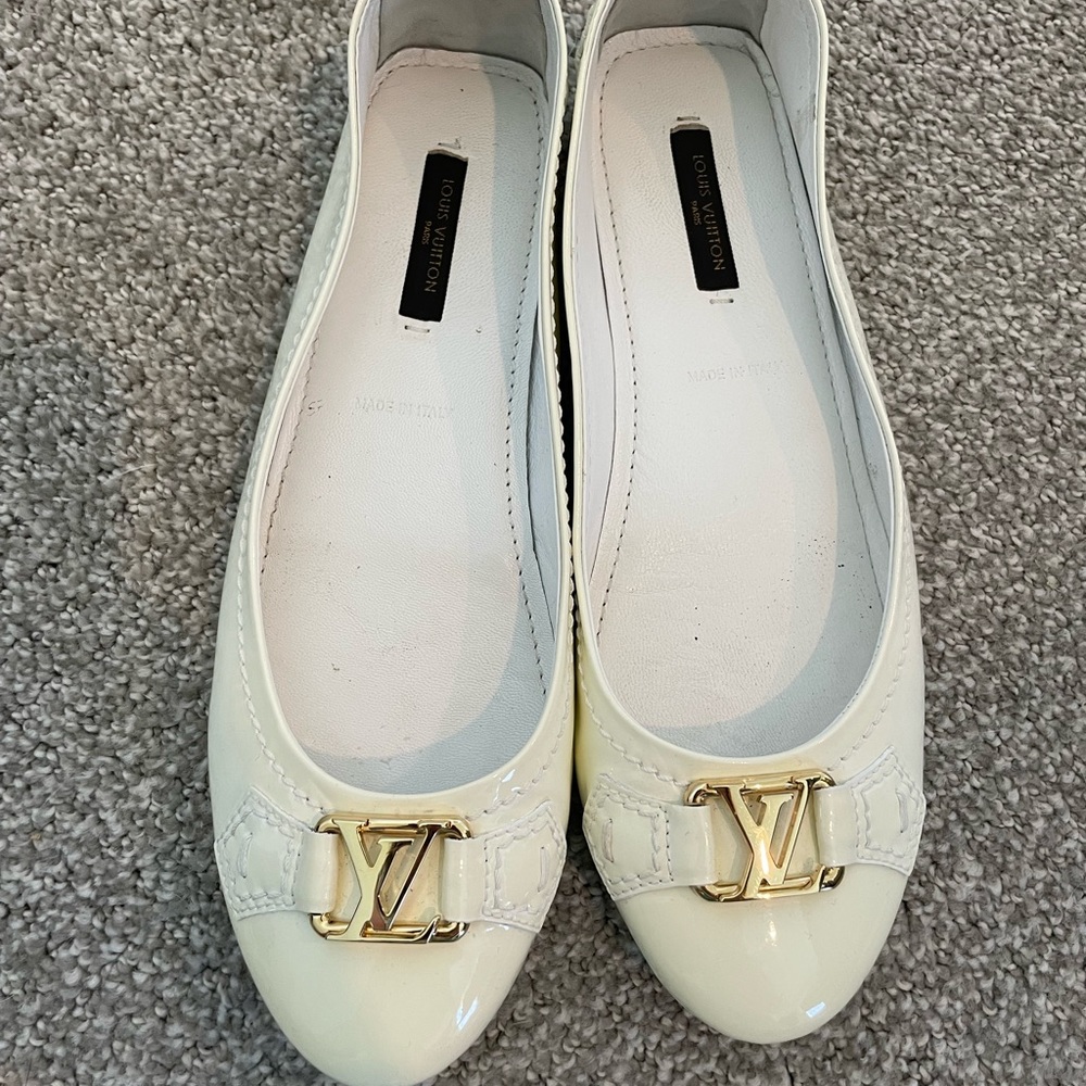 EUC Louis Vuitton patent leather ballet flats.